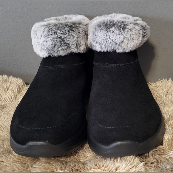 NWOT Womens Skechers Black Boots - Picture 3 of 7